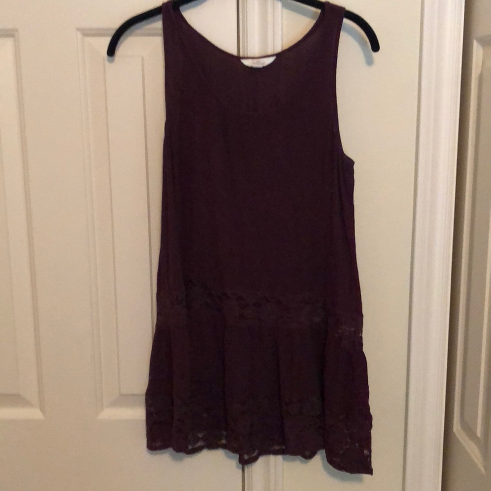 Lace detailed flowy tanktop
